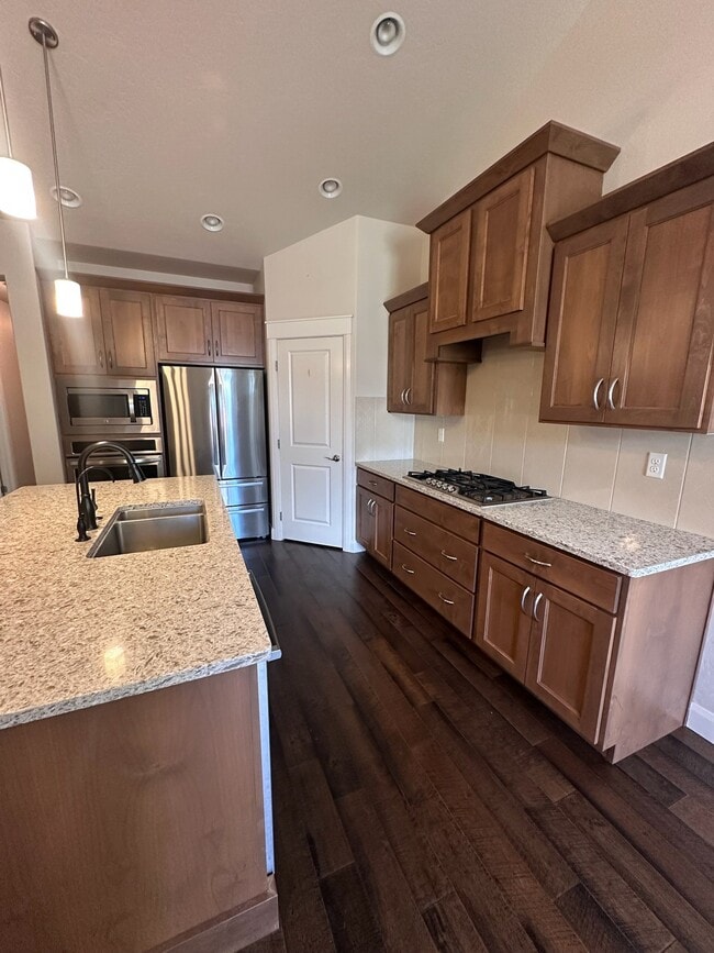 Building Photo - 1471 E Summerheights Dr