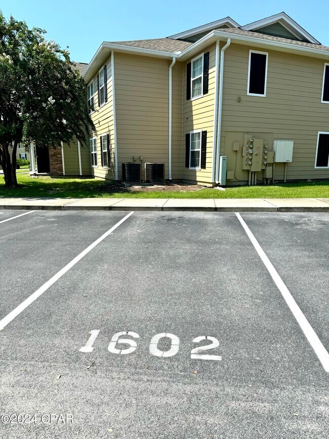 Building Photo - 1602 Cape Cod Dr