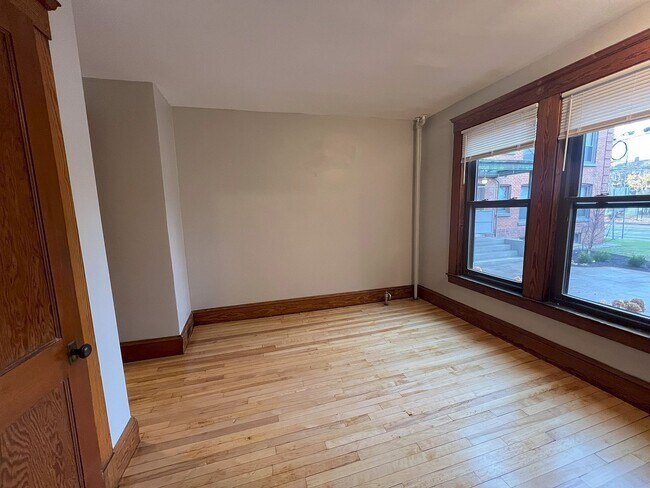 Foto del edificio - 248-250 N Main St