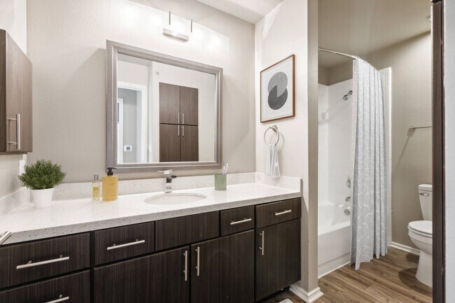 Baño - Northland at the Arboretum