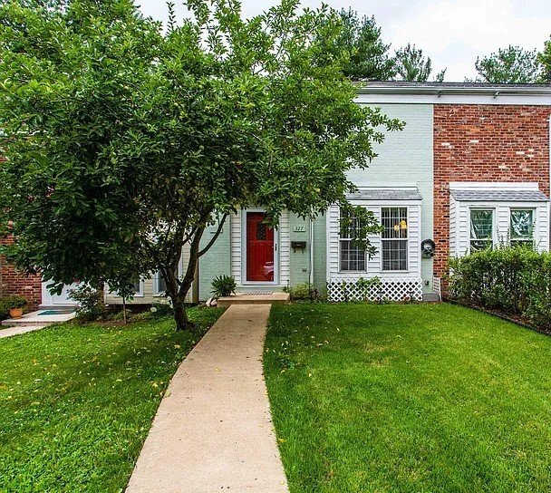 Building Photo - 327 Roanoke Dr SE