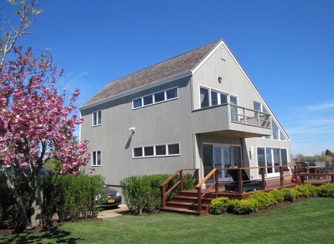 Building Photo - 726 Flying Point Rd
