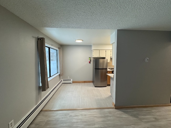 Building Photo - 3061 Lois Dr