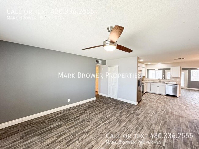 Building Photo - 1033 W Apollo Ave