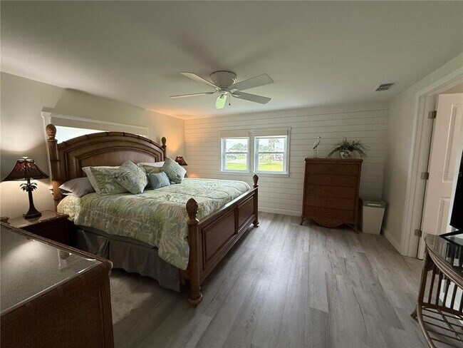 Building Photo - 637 Los Altos