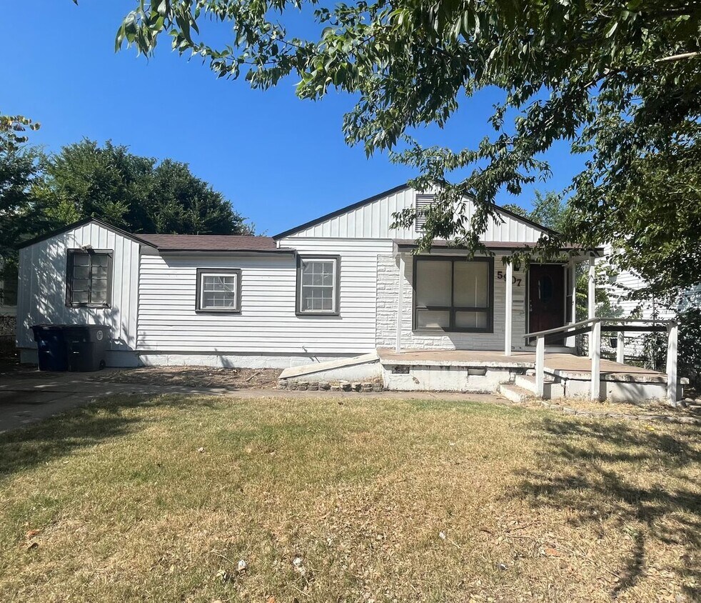 Foto principal - 3 bedroom near I-244