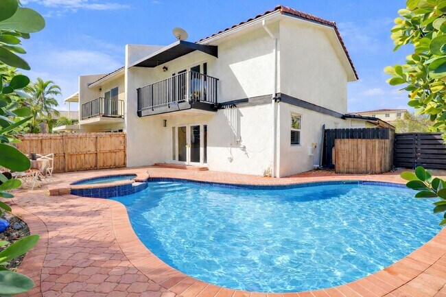 Building Photo - 1844 NE 26th Ave