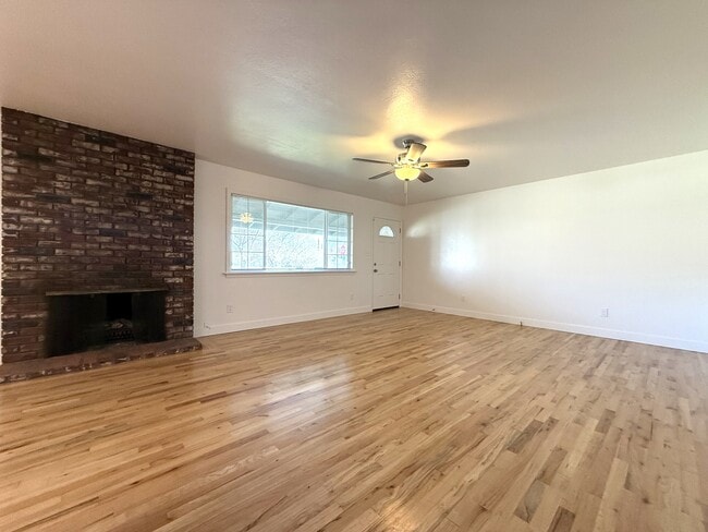 Building Photo - 5 Montclair Dr