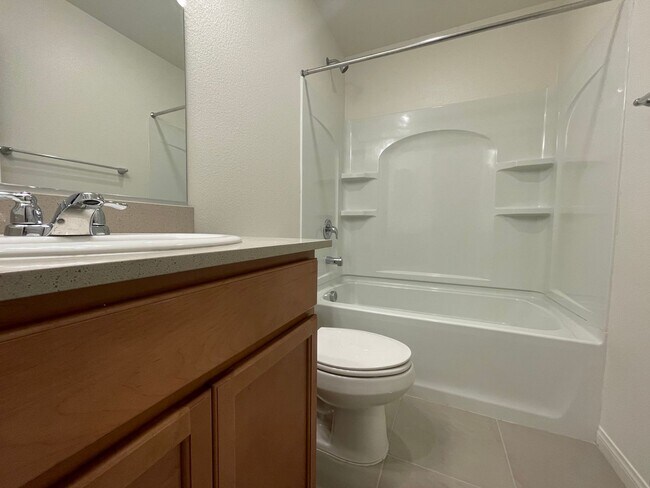 Foto del edificio - 4 Bedroom Home in Mountains Edge!