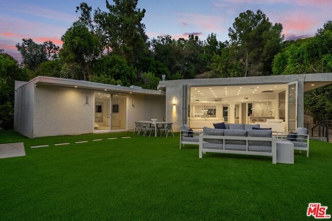 Building Photo - 1040 Montego Dr