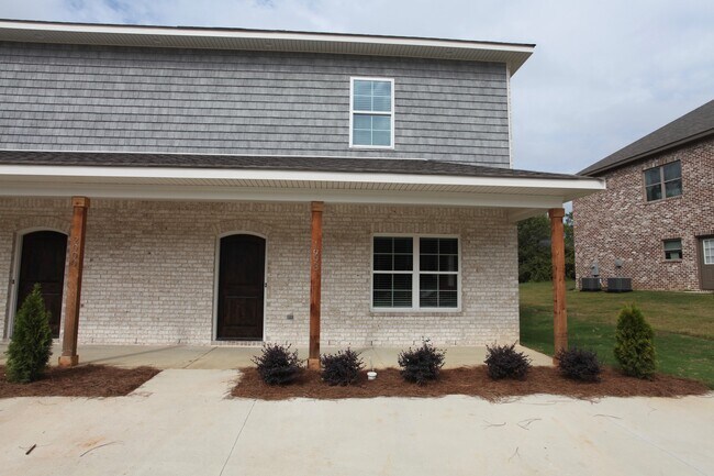 Building Photo - 4bed/3.5 bath for August!