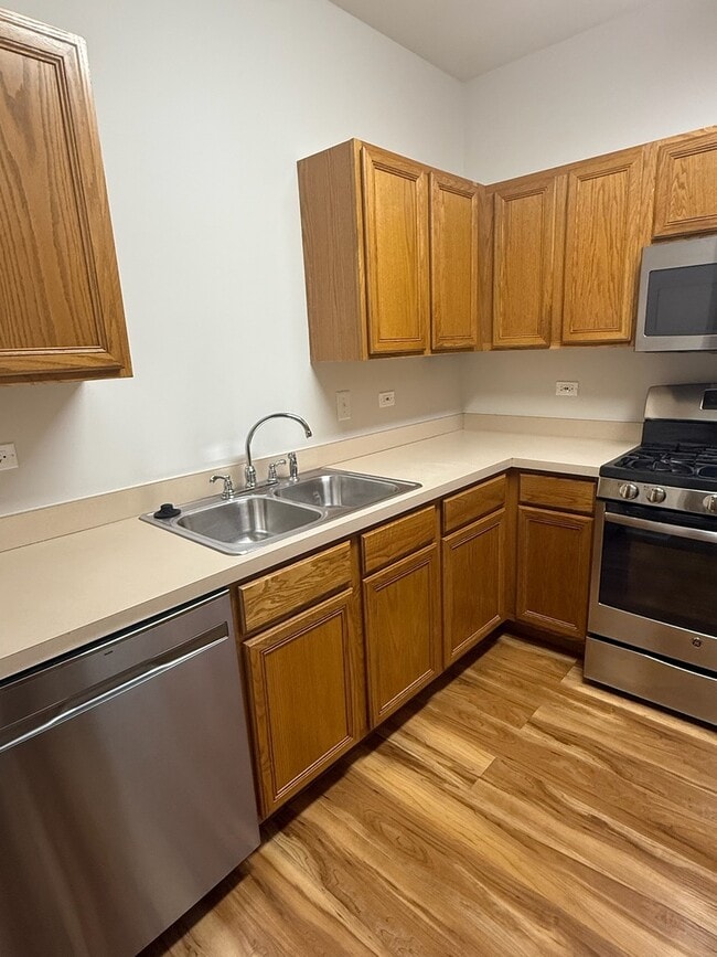 Building Photo - 3317 Stratford Ct