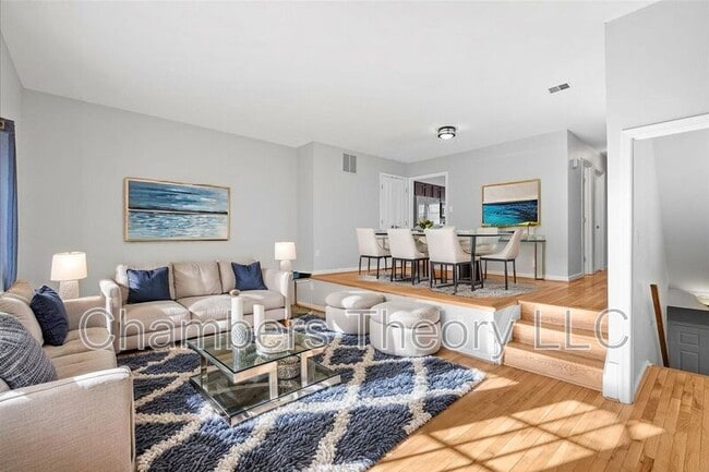 Building Photo - 2146 Golf Course Dr