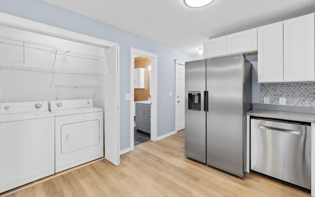 Foto del edificio - 7610 Sarah Dr