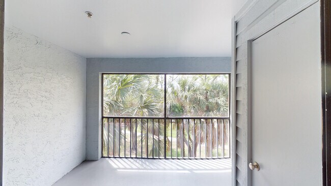 Interior Photo - Inlet Bay at Gateway
