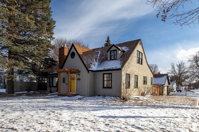 Building Photo - 1621 W 22nd St