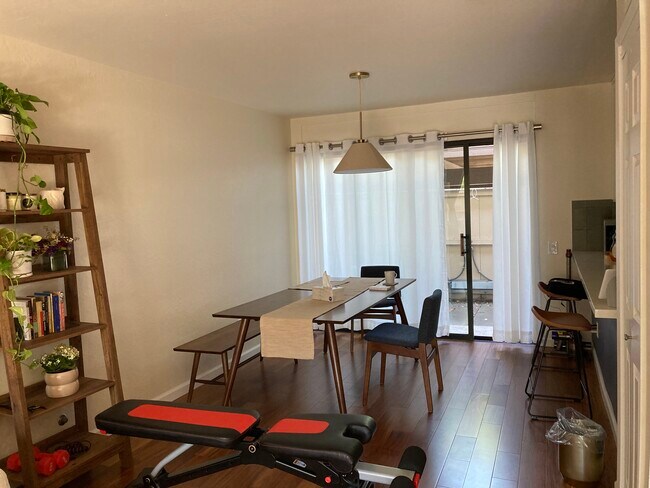 Foto del edificio - 720 Quetta Ave