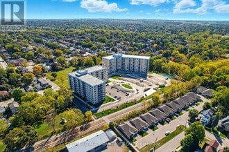 Building Photo - 98 Moore St