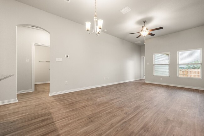 Building Photo - AVAILABLE NOW! GORGEOUS 3 BEDROOM DUPLEX L...