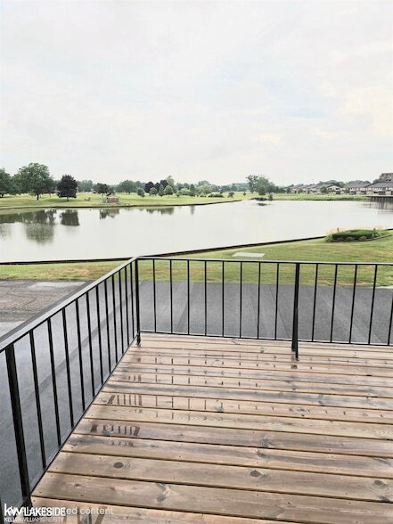 Foto del edificio - 101 Country Club Dr