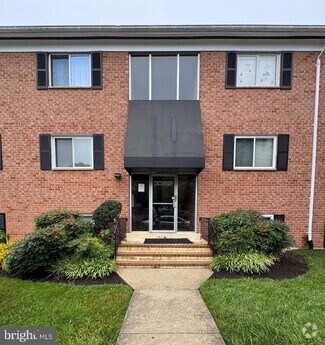 Building Photo - 3352 Hewitt Ave