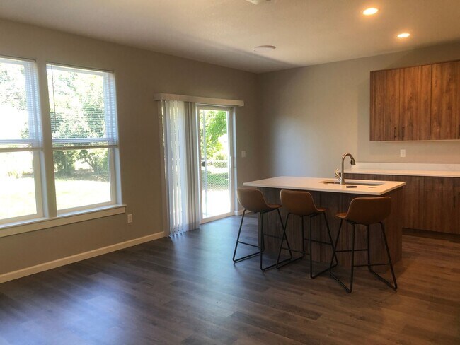 Building Photo - 2243