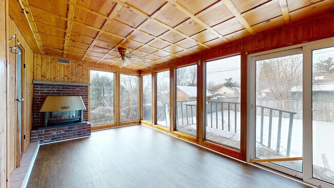 Photo du bâtiment - 2.5 Bed / 1 Bath Home in Sault Ste. Marie, ON – $2,250/month + Utilities