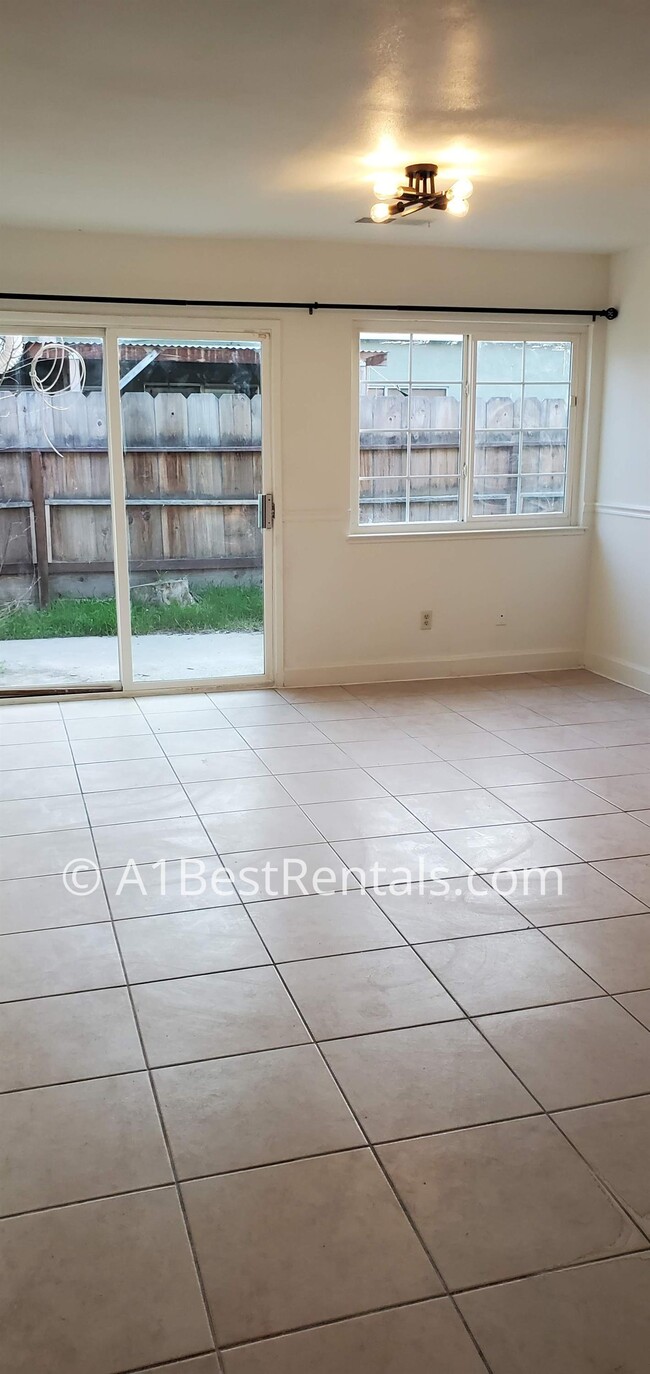 Building Photo - 233 Carmillita Way