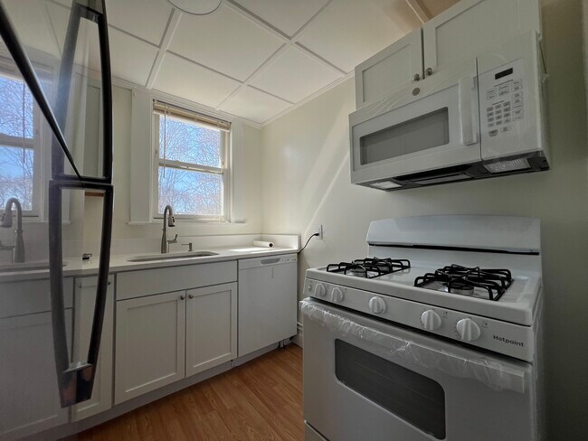 Building Photo - 155 Laurel St