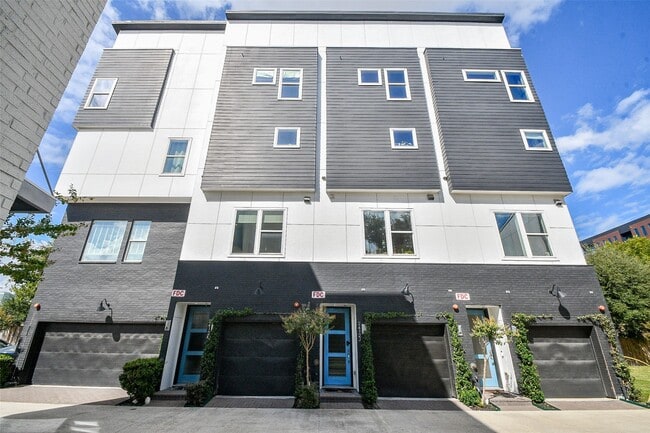 Building Photo - 2412 Canal St