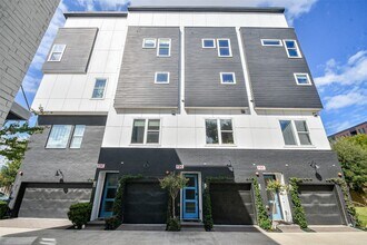 Building Photo - 2412 Canal St