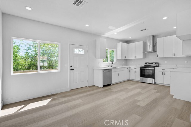 Building Photo - 15931 Los Cedros Ave