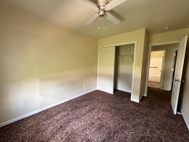 Building Photo - 3 Bedroom, 2 Bathroom House