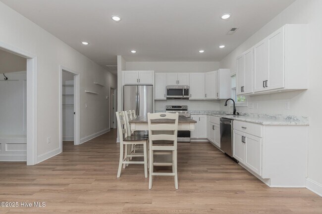 Building Photo - 111 Hampton Ct