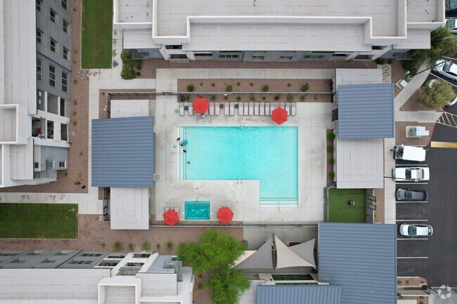 Piscina - The Premiere at Dana Park