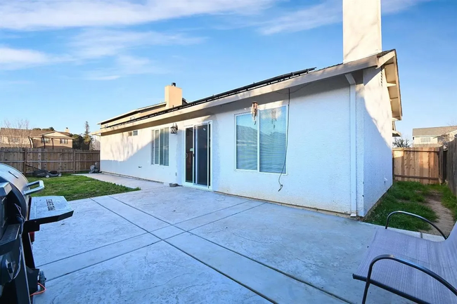 Building Photo - 4 BD 2 BATH HOME IN A GREAT NEIGHBORHOOD
