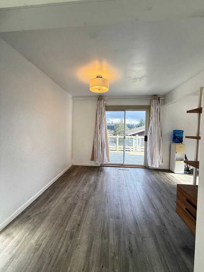 Foto del edificio - Well-Maintained 3-Bedroom Home in Prime Everett Location