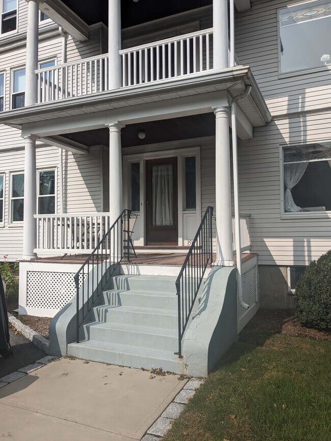 Separate front entrance - 151 Maplewood St