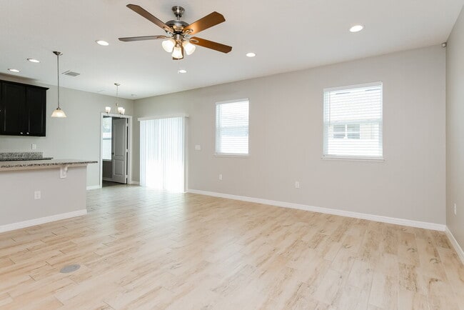 Building Photo - 201 Albany Dr