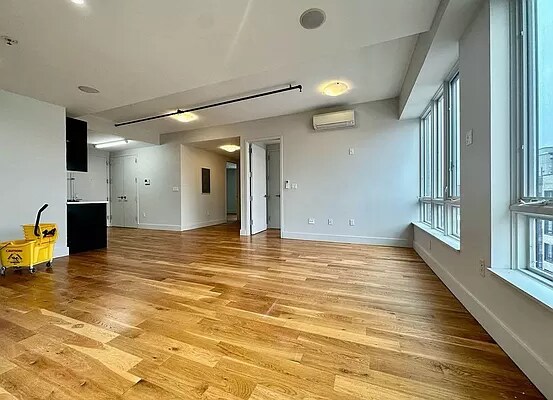Foto del edificio - 880 Dekalb Ave