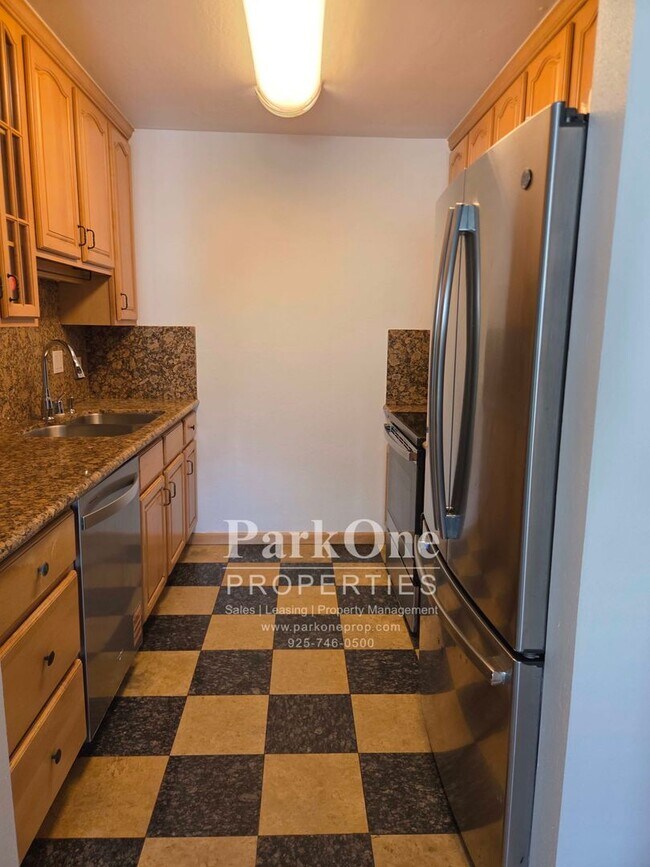 Foto del edificio - 2700 Oak Rd