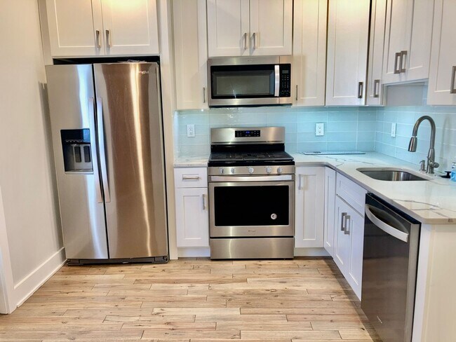 Building Photo - Spacious Fishtown 3bd/3bth w/ Private Roof...