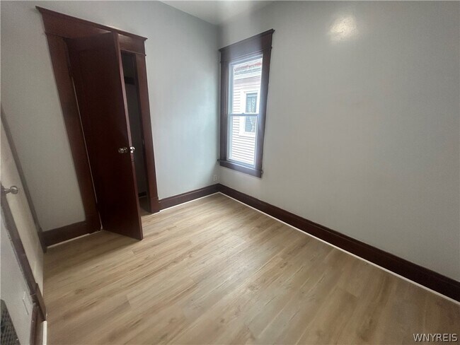 Foto del edificio - 411 Cambridge Ave