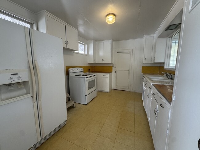 Foto del edificio - 3040 Lakimau St