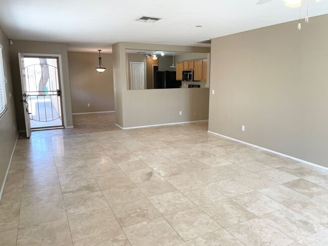 Building Photo - **$400 Move In Special** Single Level 3 Be...