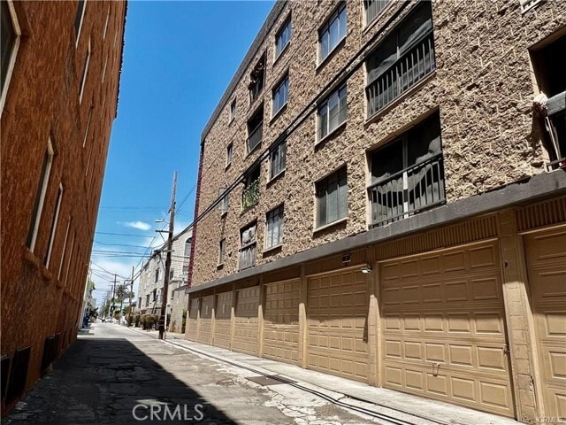 Building Photo - 225 W 6th St