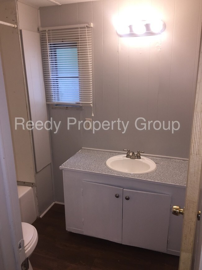 Foto del edificio - 200 Big Creek Ln