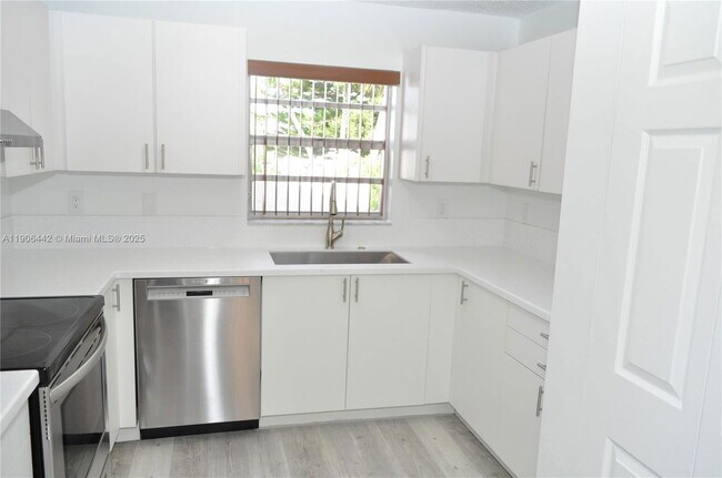 Building Photo - 13492 SW 38th Ln