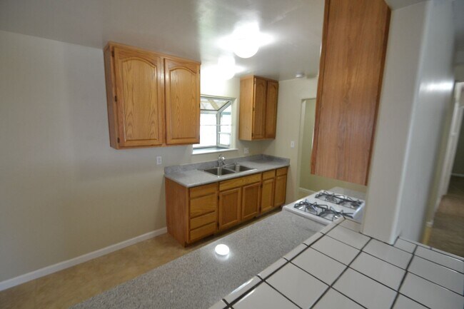 Building Photo - 826 Meladee Ln