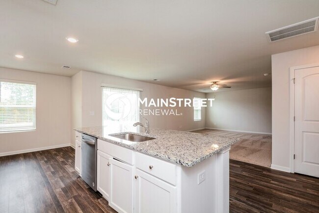 Foto del edificio - 4 Bedroom Pet-Friendly Home in Zebulon, NC with Main Street Renewal